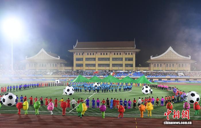星辉娱乐注册:广西“县超”串联文旅商农全链条 “踢”旺烟火气